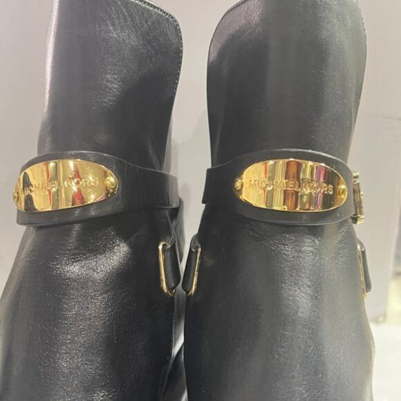 MICHAEL KORS Women's Arley Black Leather Logo Ankle Moto Heel Boots Sz 5.5 - Picture 3 of 5